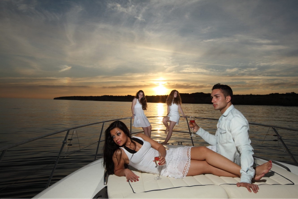 Luxury Sunset Cruise - Waves Vilamoura Luxury Cruise