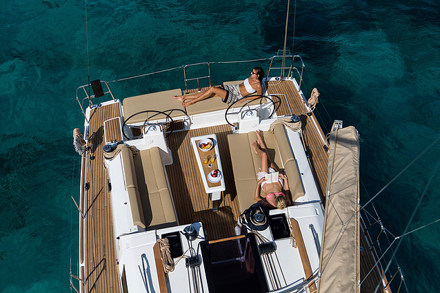 Algarve Yacht Charter - Waves Vilamoura Luxury Cruise